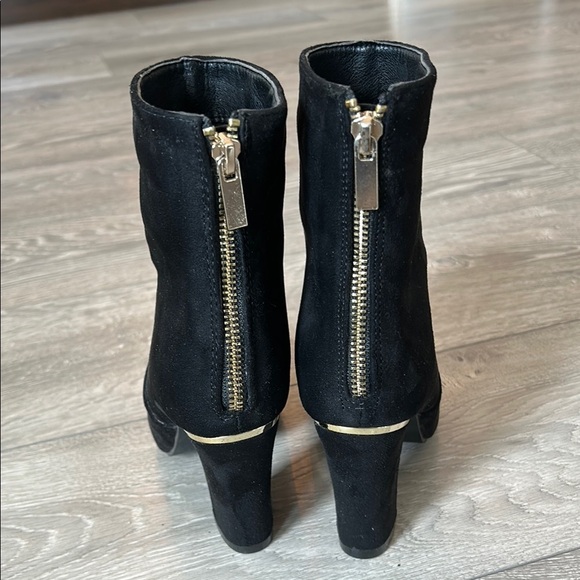 Elegant Black Women's Boots - Picture 2 of 4